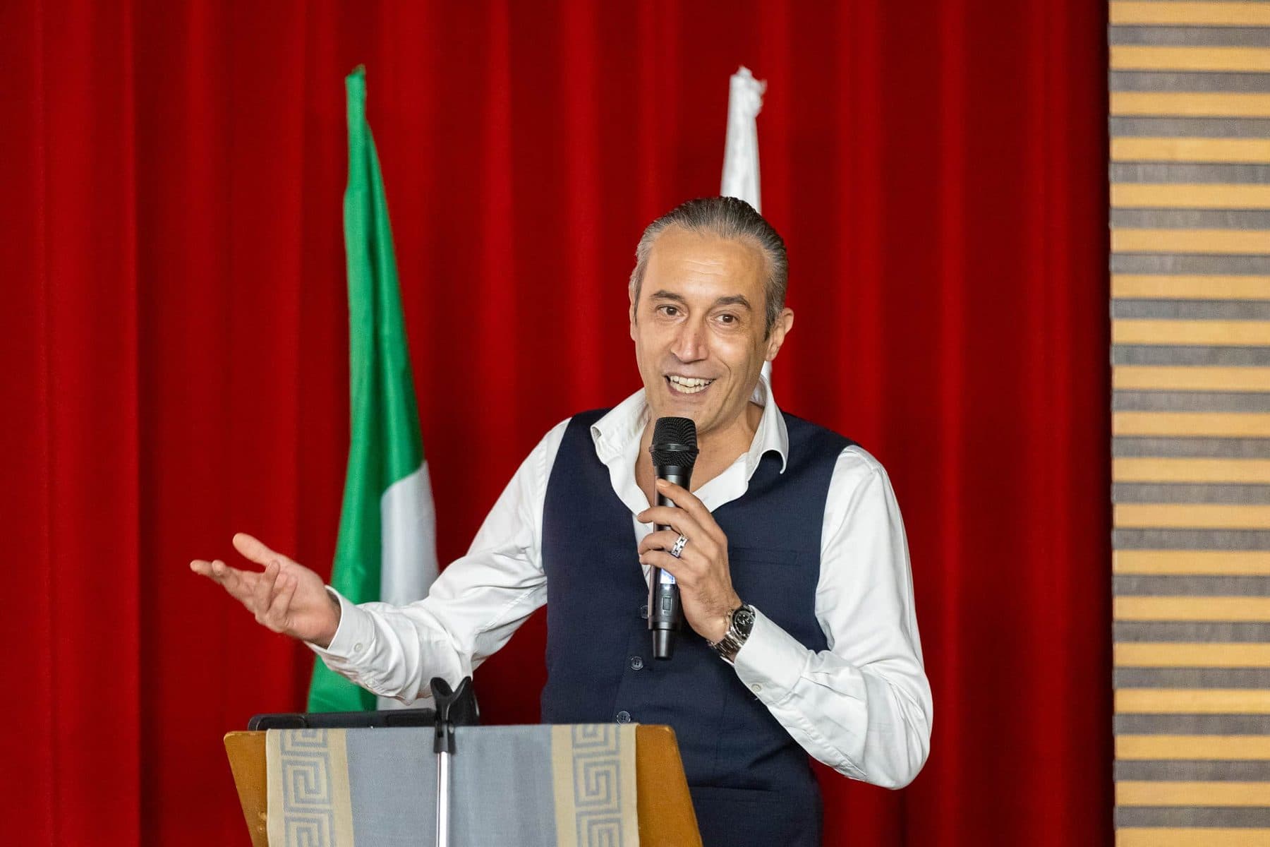 Speaker addressing the ITA-PAK Investors Forum in Cantù