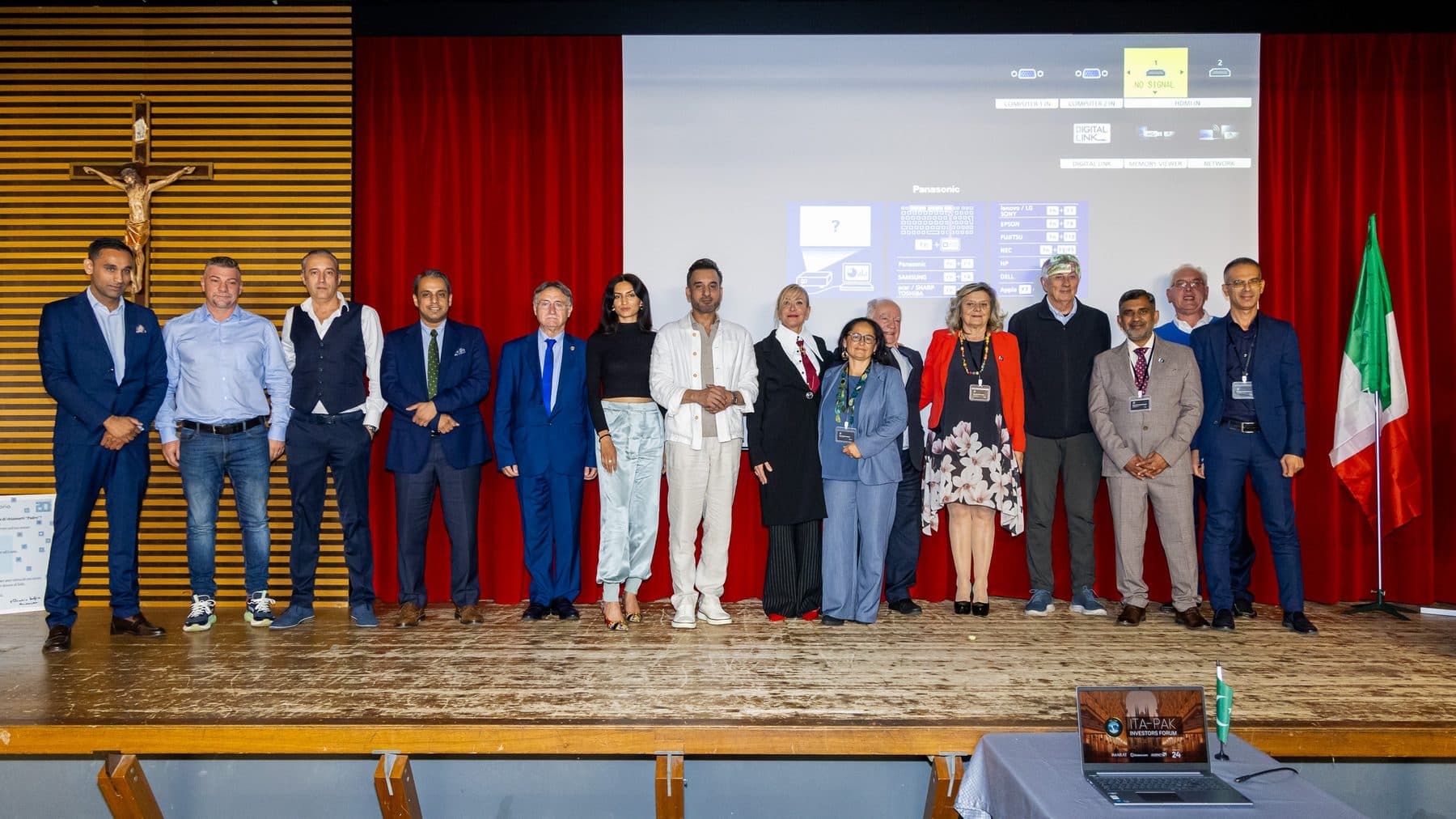 Speakers, partners and participants together on stage.